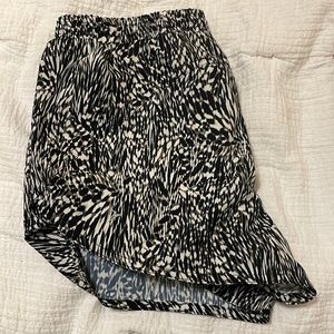 Old Navy Dolphin Hem Active Shorts